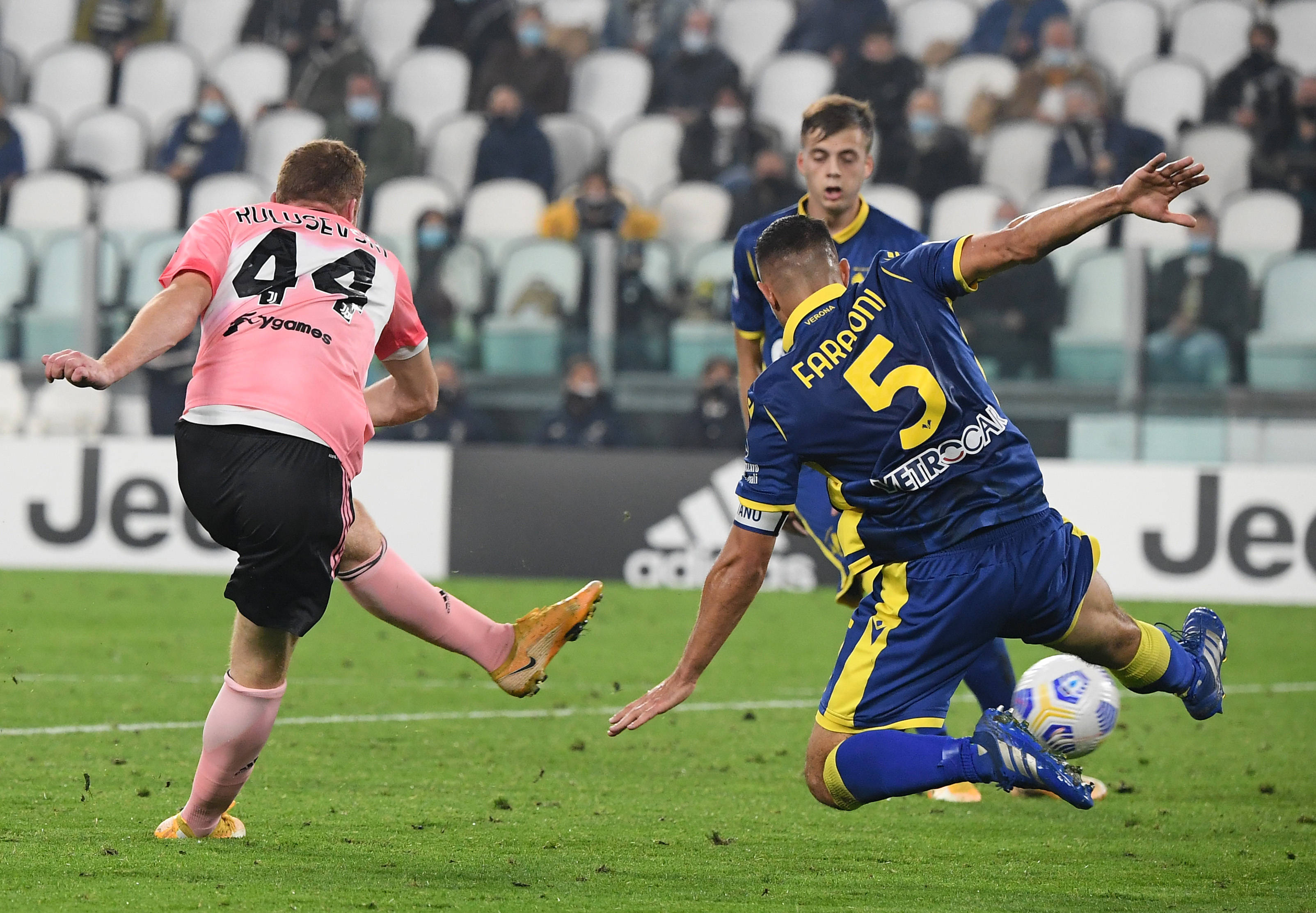 尤文图斯胜负交錯,晋级露手教! 尤文图斯胜负交錯,晋级露手教!